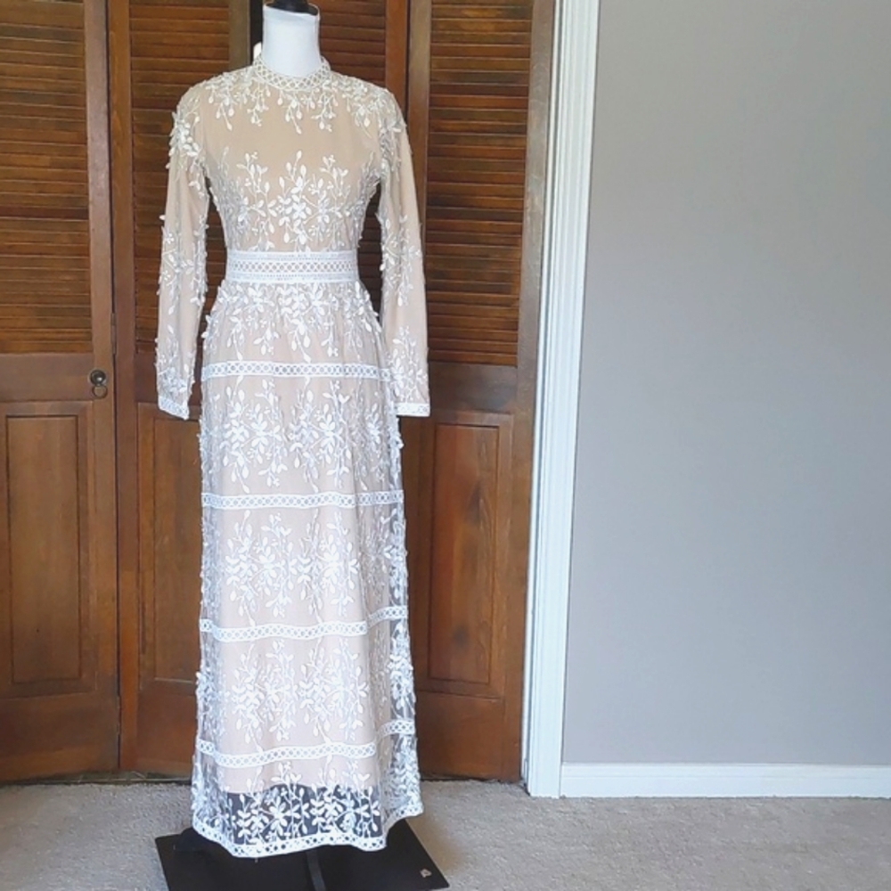 Veiled Collection Cream and White Embroidered Maxi Dress Sz XS - Picture 3 of 17